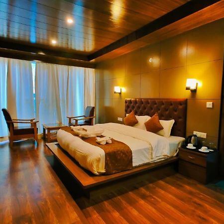 Vista Resort, Manali - ! Near Mall Road !! Hot & Cold Ac Rooms !! Best Selling !! Big Parking !! Luxury Collection !! Open Terrace !! Lift !! Playing Zone !! Property Of The Year ! Bagian luar foto