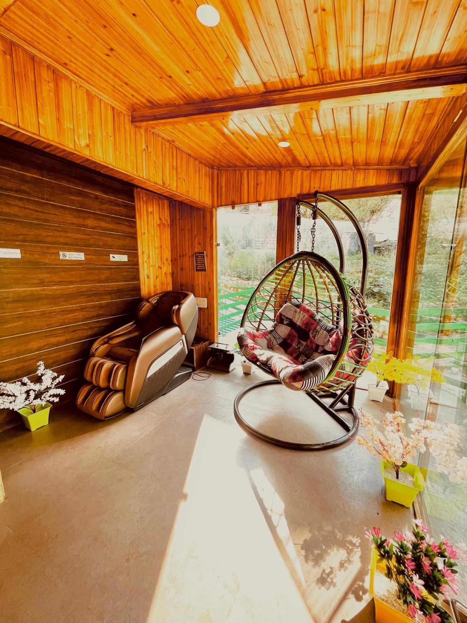 Vista Resort, Manali - ! Near Mall Road !! Hot & Cold Ac Rooms !! Best Selling !! Big Parking !! Luxury Collection !! Open Terrace !! Lift !! Playing Zone !! Property Of The Year ! Bagian luar foto