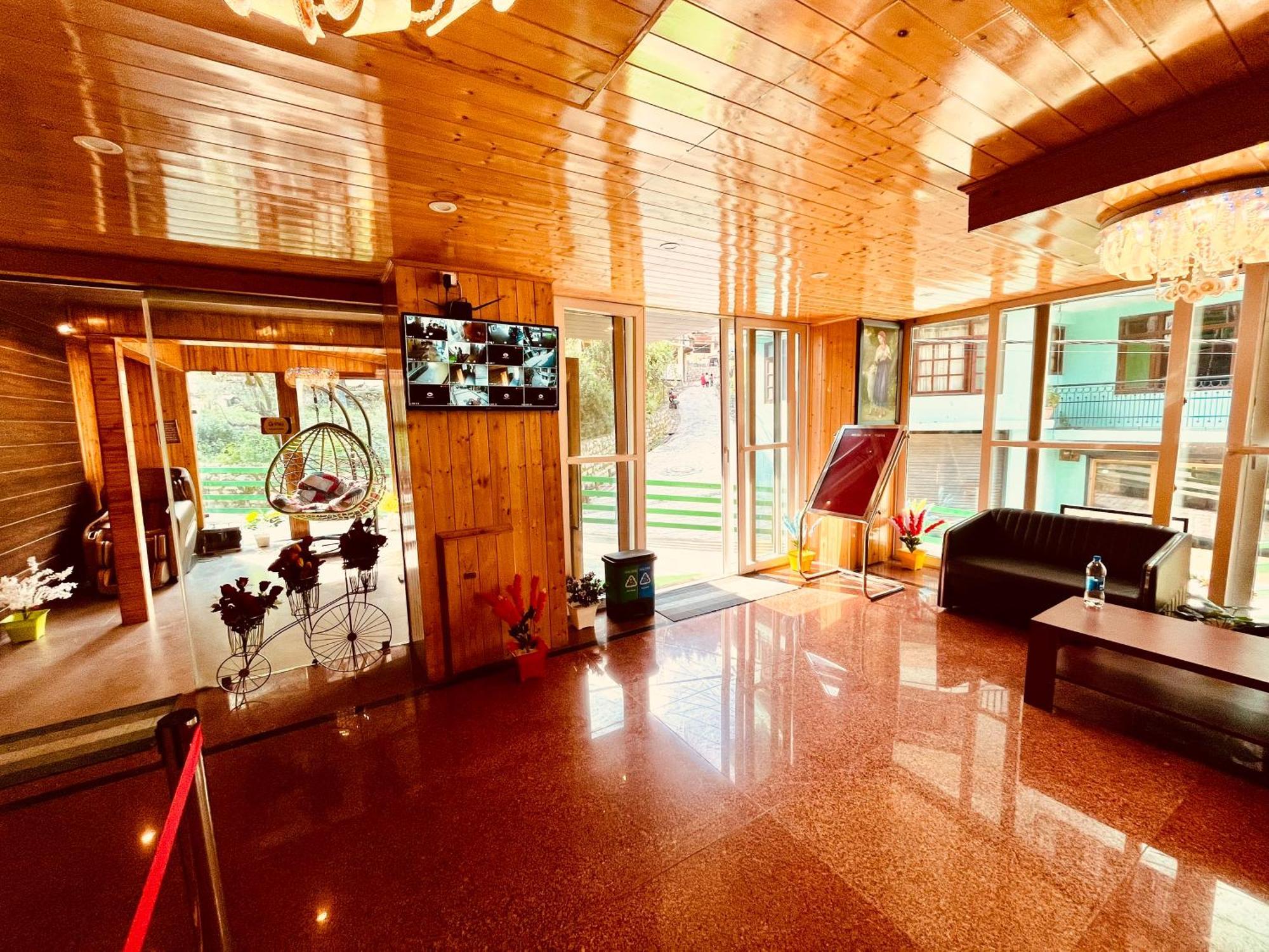 Vista Resort, Manali - ! Near Mall Road !! Hot & Cold Ac Rooms !! Best Selling !! Big Parking !! Luxury Collection !! Open Terrace !! Lift !! Playing Zone !! Property Of The Year ! Bagian luar foto