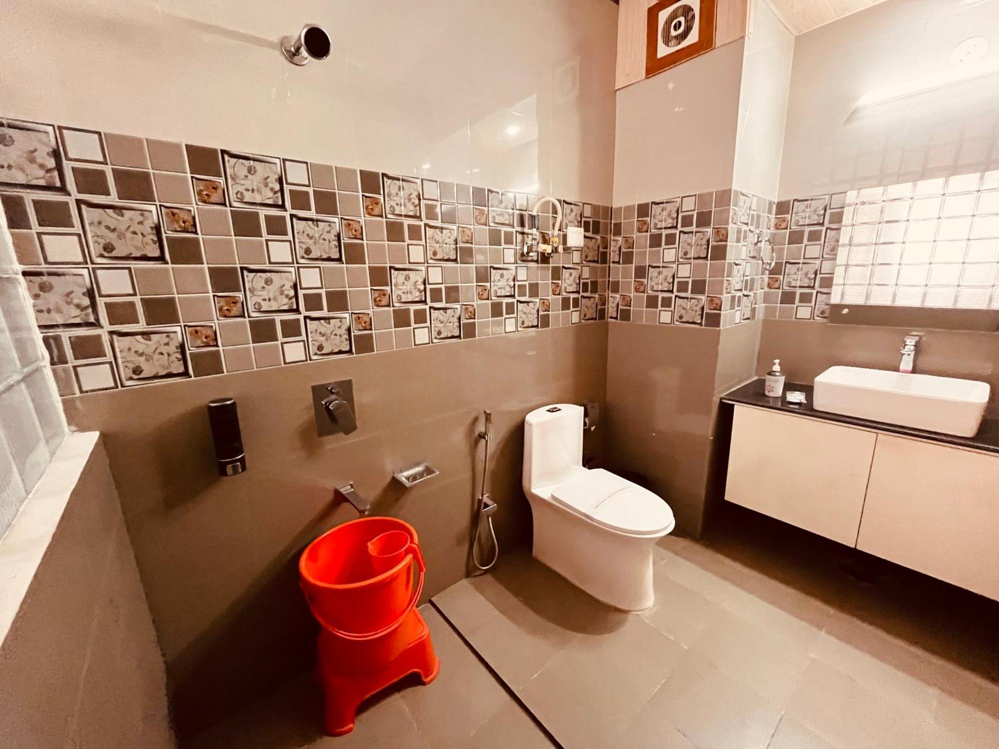 Vista Resort, Manali - ! Near Mall Road !! Hot & Cold Ac Rooms !! Best Selling !! Big Parking !! Luxury Collection !! Open Terrace !! Lift !! Playing Zone !! Property Of The Year ! Bagian luar foto
