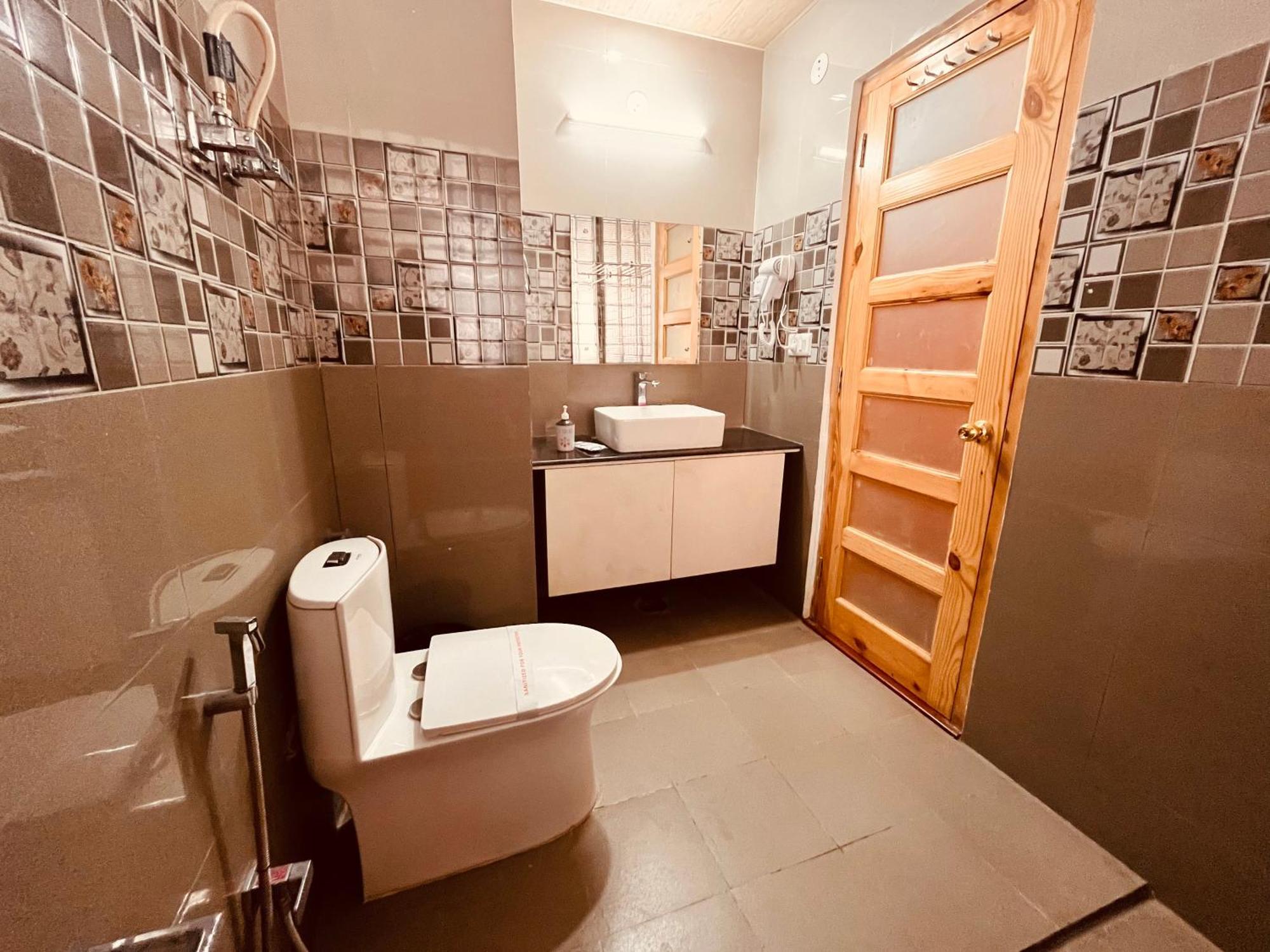 Vista Resort, Manali - ! Near Mall Road !! Hot & Cold Ac Rooms !! Best Selling !! Big Parking !! Luxury Collection !! Open Terrace !! Lift !! Playing Zone !! Property Of The Year ! Bagian luar foto