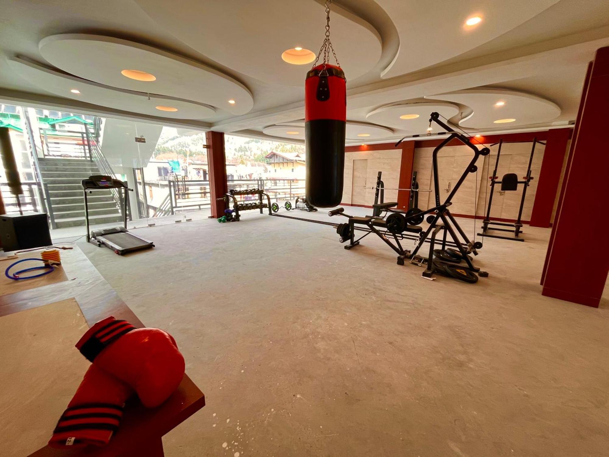 Vista Resort, Manali - ! Near Mall Road !! Hot & Cold Ac Rooms !! Best Selling !! Big Parking !! Luxury Collection !! Open Terrace !! Lift !! Playing Zone !! Property Of The Year ! Bagian luar foto