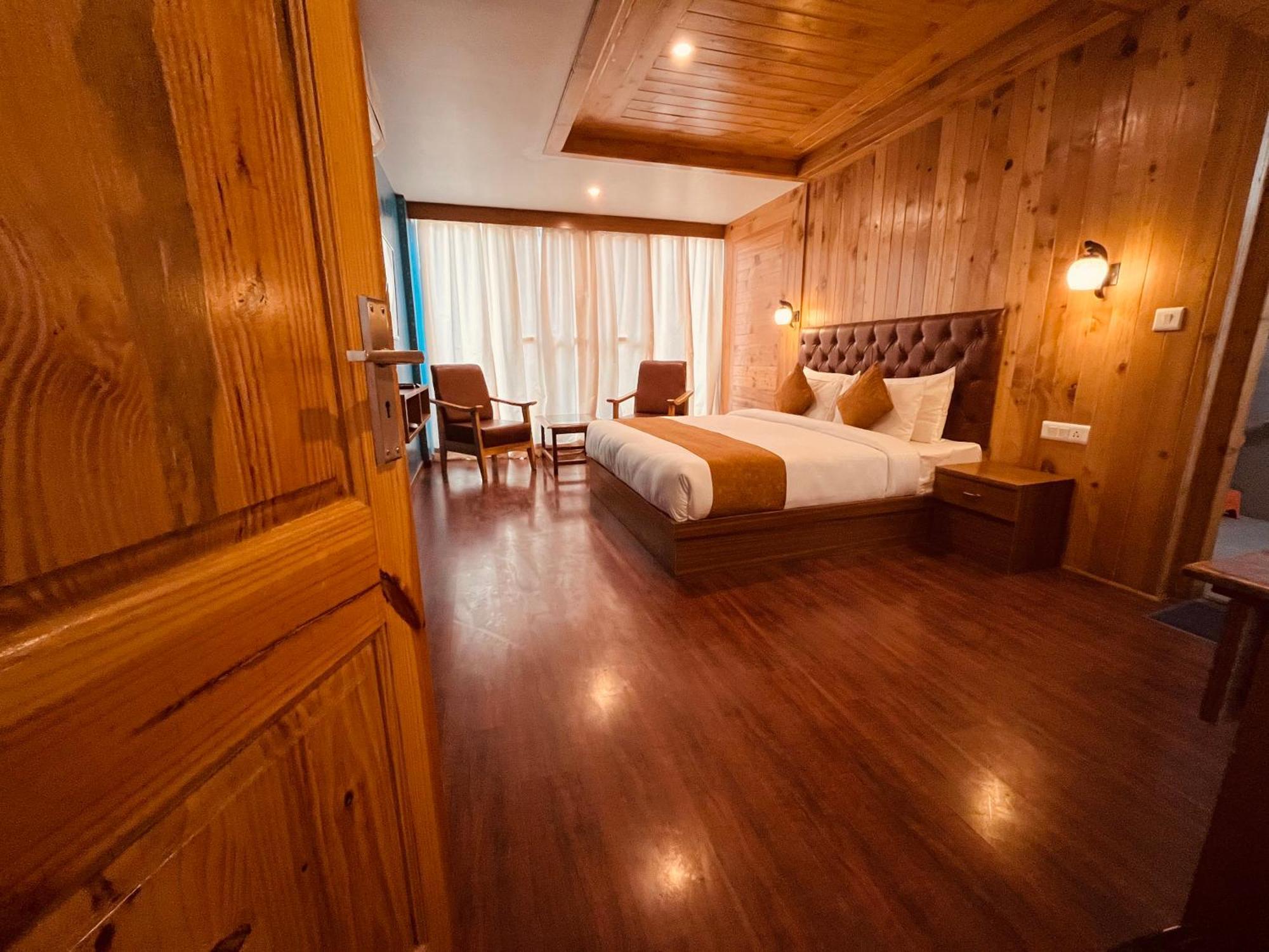 Vista Resort, Manali - ! Near Mall Road !! Hot & Cold Ac Rooms !! Best Selling !! Big Parking !! Luxury Collection !! Open Terrace !! Lift !! Playing Zone !! Property Of The Year ! Bagian luar foto