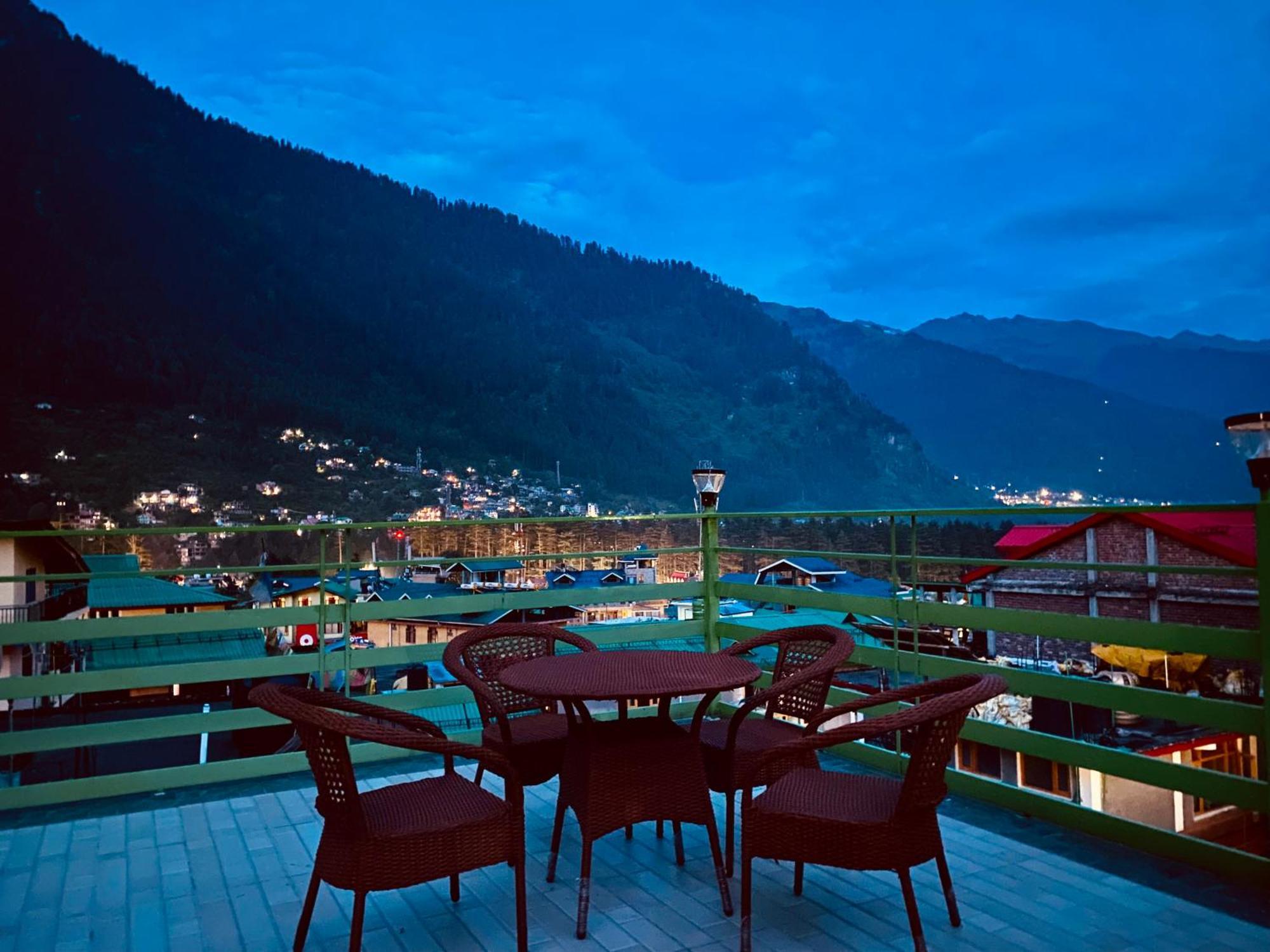 Vista Resort, Manali - ! Near Mall Road !! Hot & Cold Ac Rooms !! Best Selling !! Big Parking !! Luxury Collection !! Open Terrace !! Lift !! Playing Zone !! Property Of The Year ! Bagian luar foto